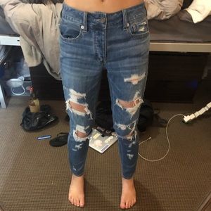 Woman’s American Eagle tomgirl destroyed jeans
